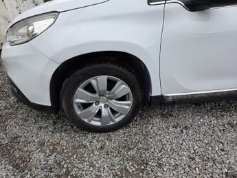 PEUGEOT 2008 1.6 e-HDi Allure