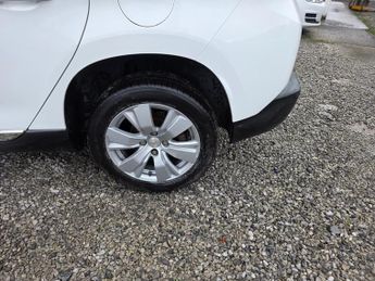 PEUGEOT 2008 1.6 e-HDi Allure