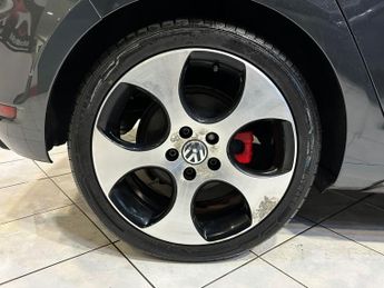 VOLKSWAGEN GOLF 2.0 TSI GTI