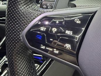 VOLKSWAGEN GOLF 2.0 TSI R