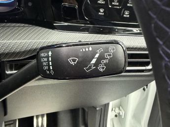 VOLKSWAGEN GOLF 2.0 TSI R