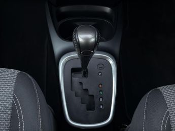 TOYOTA YARIS 1.5 VVT-h Sport