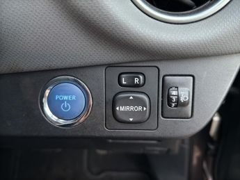 TOYOTA YARIS 1.5 VVT-h Sport