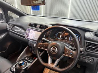 NISSAN LEAF 39kWh N-Connecta Auto 5dr