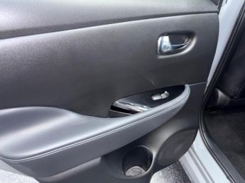 NISSAN LEAF 39kWh N-Connecta Auto 5dr