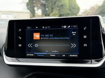 PEUGEOT 2008 1.2 PureTech Allure Premium + EAT8 Auto Euro 6