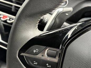 PEUGEOT 2008 1.2 PureTech Allure Premium + EAT8 Auto Euro 6