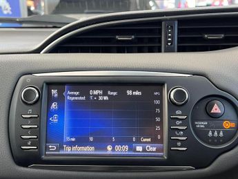 TOYOTA YARIS 1.5 VVT-h Icon Tech E-CVT Euro 6 (s/s) 5dr