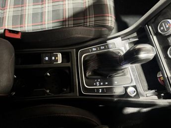 VOLKSWAGEN GOLF 2.0 TSI BlueMotion Tech GTI