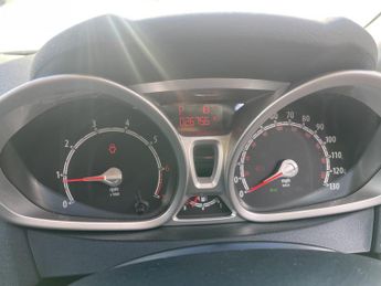 FORD FIESTA 1.4 Titanium