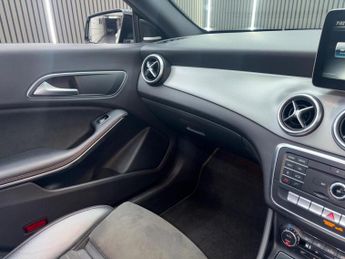 MERCEDES-BENZ CLA 2.1 CLA220d AMG Line Coupe 7G-DCT Euro 6 (s/s) 4dr