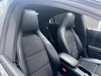 MERCEDES-BENZ CLA 2.1 CLA220d AMG Line Coupe 7G-DCT Euro 6 (s/s) 4dr