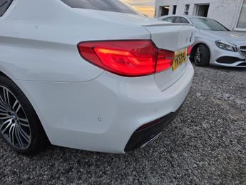 BMW 5 SERIES 2.0 520d xDrive M Sport Saloon
