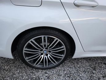 BMW 5 SERIES 2.0 520d xDrive M Sport Saloon