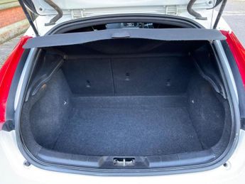 VOLVO V40 1.6 D2 R-Design Lux Powershift Euro 5 (s/s) 5dr