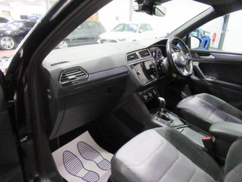 VOLKSWAGEN TIGUAN 2.0 TDI R-Line DSG Euro 6 (s/s) 5dr