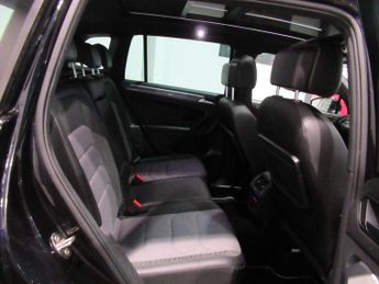 VOLKSWAGEN TIGUAN 2.0 TDI R-Line DSG Euro 6 (s/s) 5dr