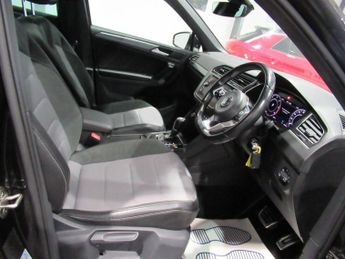 VOLKSWAGEN TIGUAN 2.0 TDI R-Line DSG Euro 6 (s/s) 5dr