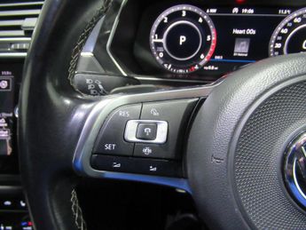 VOLKSWAGEN TIGUAN 2.0 TDI R-Line DSG Euro 6 (s/s) 5dr