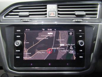 VOLKSWAGEN TIGUAN 2.0 TDI R-Line DSG Euro 6 (s/s) 5dr