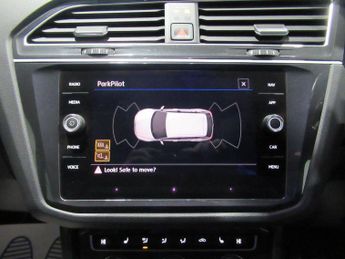 VOLKSWAGEN TIGUAN 2.0 TDI R-Line DSG Euro 6 (s/s) 5dr