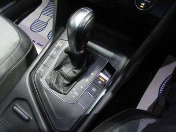 VOLKSWAGEN TIGUAN 2.0 TDI R-Line DSG Euro 6 (s/s) 5dr
