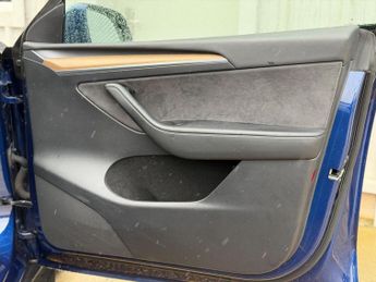 TESLA MODEL Y (Dual Motor) Long Range Auto 4WDE 5dr