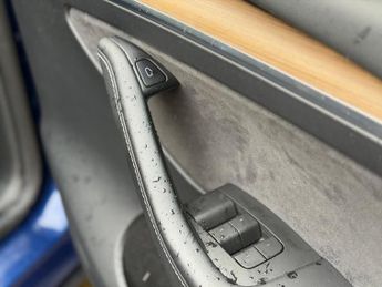 TESLA MODEL Y (Dual Motor) Long Range Auto 4WDE 5dr