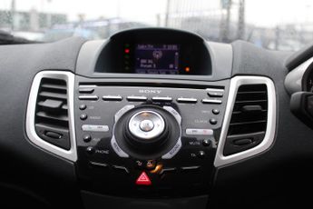 FORD FIESTA 1.4 Titanium