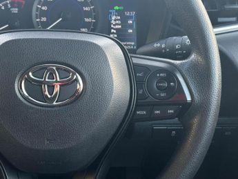 TOYOTA COROLLA 1.8 VVT-h Icon Touring Sports CVT Euro 6 (s/s) 5dr