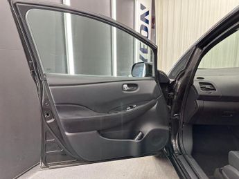 NISSAN LEAF 30kWh Black Edition Auto 5dr