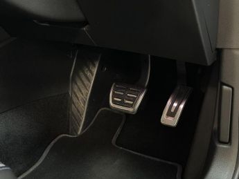 VOLKSWAGEN GOLF 2.0 TSI R