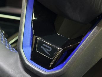 VOLKSWAGEN GOLF 2.0 TSI R