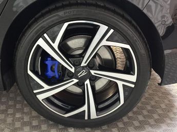 VOLKSWAGEN GOLF 2.0 TSI R