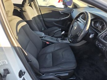 VOLVO V40 1.6 D2 ES Nav