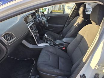 VOLVO V40 1.6 D2 ES Nav