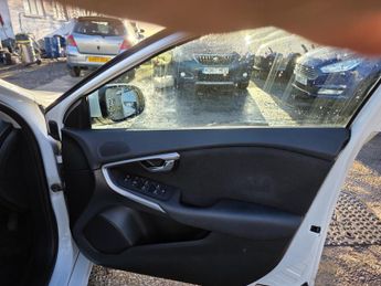 VOLVO V40 1.6 D2 ES Nav