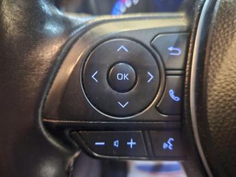 TOYOTA COROLLA 1.8 VVT-h Design