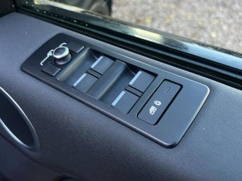 LAND ROVER DISCOVERY 2.0 SD4 SE