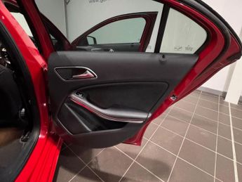 MERCEDES-BENZ A CLASS 2.1 A200d AMG Line (Premium) 7G-DCT Euro 6 (s/s) 5dr