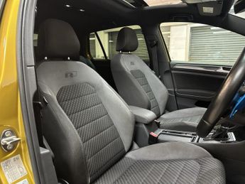 VOLKSWAGEN GOLF 1.5 TSI EVO R-Line