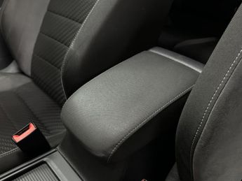 VOLKSWAGEN GOLF 1.5 TSI EVO R-Line