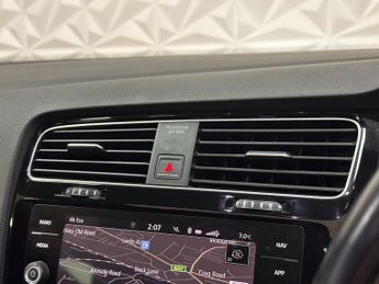 VOLKSWAGEN GOLF 1.5 TSI EVO R-Line