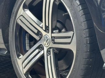 VOLKSWAGEN GOLF 2.0 TSI R