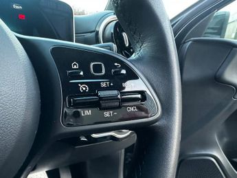 MERCEDES-BENZ A CLASS 1.3 A180 SE