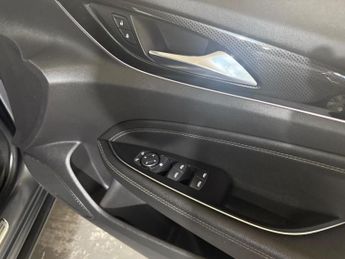 VAUXHALL INSIGNIA 2.0 Turbo D BlueInjection SRi Nav Sports Tourer Euro 6 (s/s) 5dr