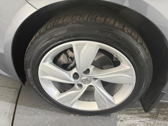 VAUXHALL INSIGNIA 2.0 Turbo D BlueInjection SRi Nav Sports Tourer Euro 6 (s/s) 5dr