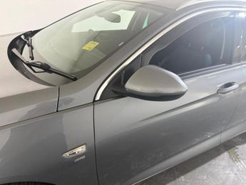 VAUXHALL INSIGNIA 2.0 Turbo D BlueInjection SRi Nav Sports Tourer Euro 6 (s/s) 5dr