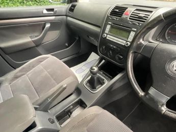VOLKSWAGEN JETTA 2.0 TDI SE Euro 4 4dr