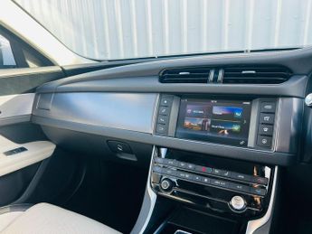 JAGUAR XF 2.0d R-Sport Auto Euro 6 (s/s) 4dr